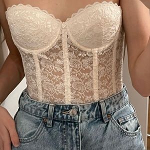 Vintage Frederick’s of Hollywood floral lace bustier corset top. 🤍